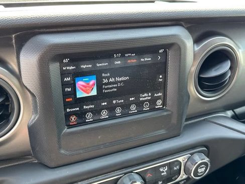 Certified 2023 Jeep Gladiator Sport AWD/4WD image 25