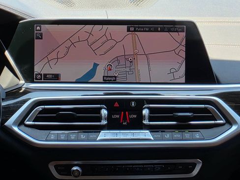 Used 2020 BMW X7 xDrive40i w/ M Sport Package AWD/4WD image 26