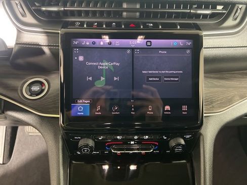 Certified 2023 Jeep Grand Cherokee Limited w/ Luxury Tech Group II image 19