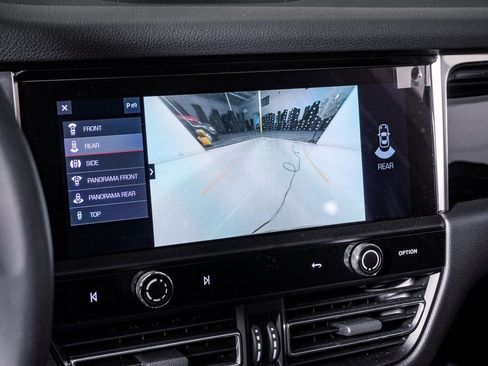 Certified 2025 Porsche Macan image 23