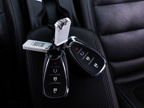 Used 2023 Chevrolet Bolt LT w/ Infotainment Package FWD image 39