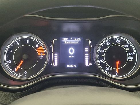Used 2019 Jeep Cherokee Latitude w/ Popular Appearance Group FWD image 23