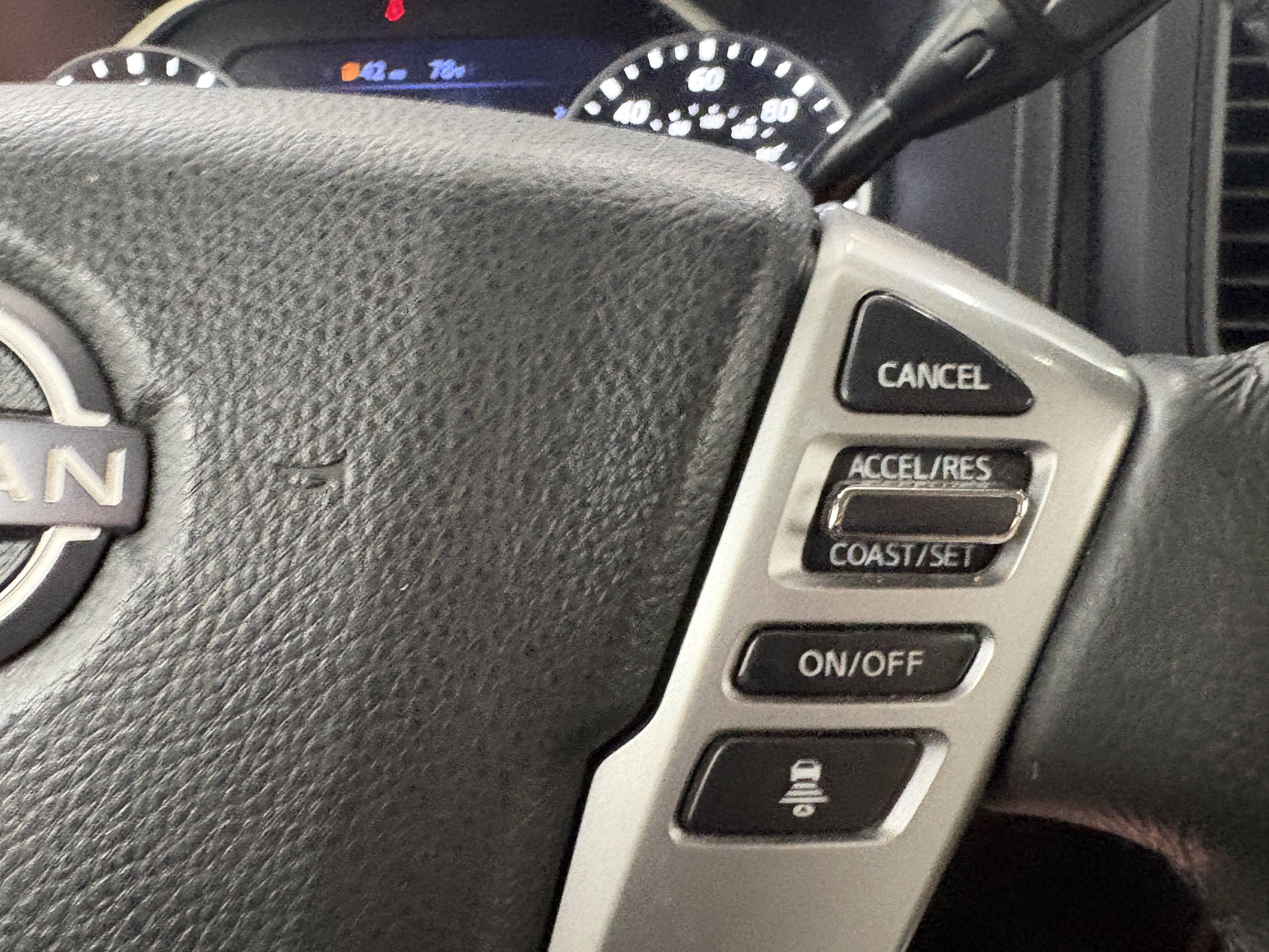 Used 2024 Nissan Titan SV w/ SV Convenience Package AWD/4WD image 30