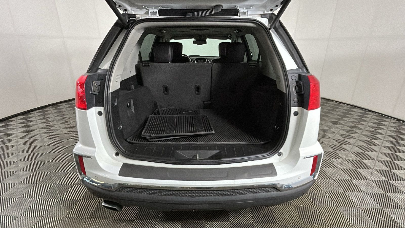 Used 2017 GMC Terrain SLT w/ Open Road Package FWD image 26