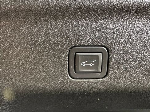 Used 2023 GMC Yukon Denali AWD/4WD image 7