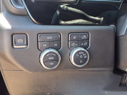 Used 2025 GMC Sierra 1500 SLT AWD/4WD image 5