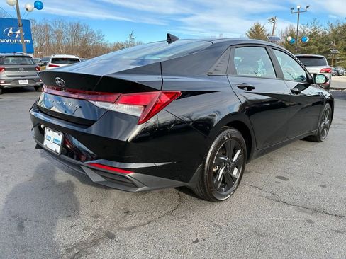 Used 2023 Hyundai Elantra SEL image 7