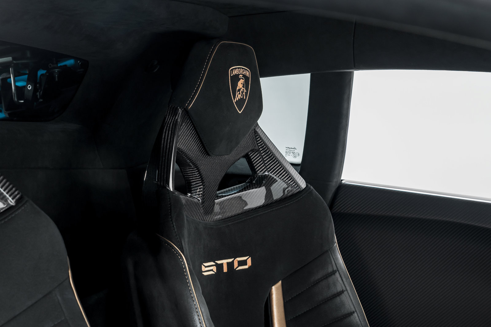 Used 2022 Lamborghini Huracan STO RWD image 35
