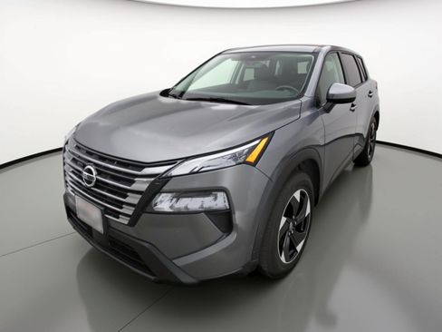 Used 2025 Nissan Rogue SV AWD/4WD image 3
