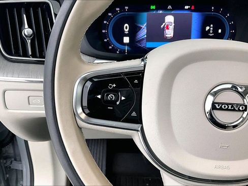 Used 2024 Volvo XC60 B5 Ultimate w/ Protection Package Premier image 27