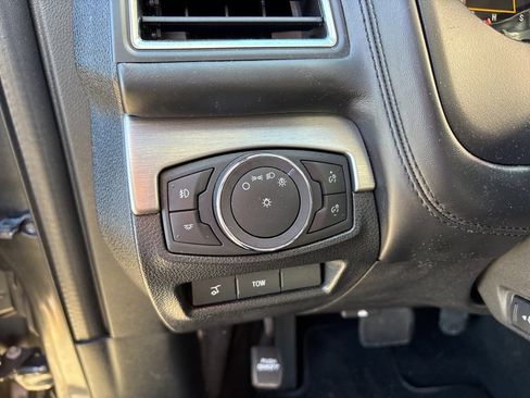 Used 2019 Ford Explorer Platinum image 12