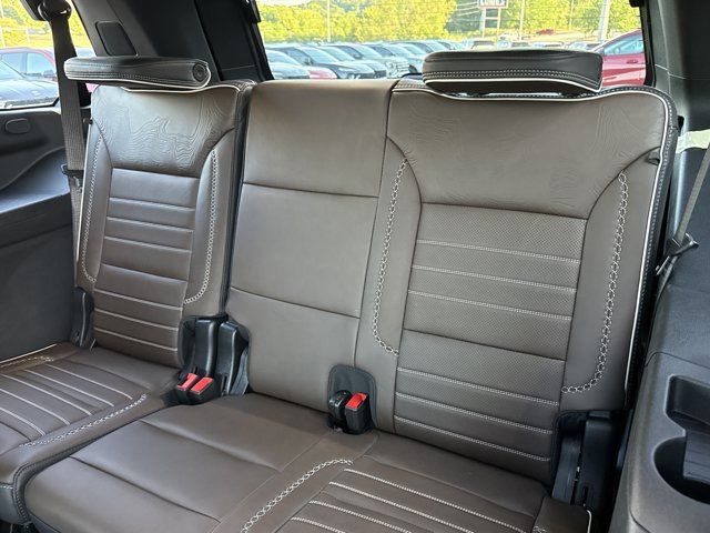 New 2026 GMC Yukon Denali Ultimate w/ LPO, Floor Liner Package AWD/4WD image 7