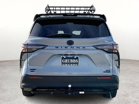 Used 2024 Toyota Sienna Platinum image 6