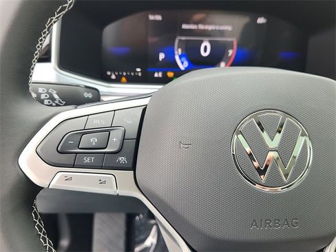 New 2025 Volkswagen Taos SE image 11