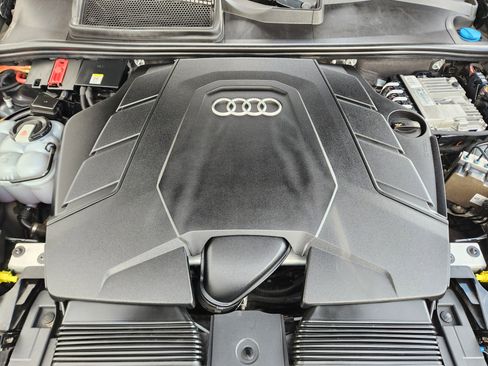 Used 2019 Audi Q8 Prestige w/ Luxury Package image 34