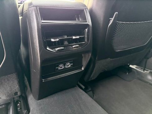 Used 2023 Jeep Grand Cherokee Laredo image 15