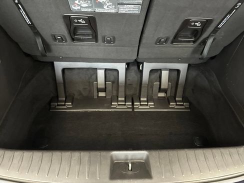 Used 2023 Kia Carnival LX FWD image 29