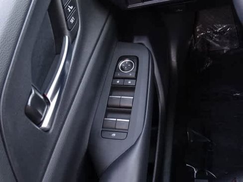 Used 2025 Toyota Prius Plug-In Hybrid image 38