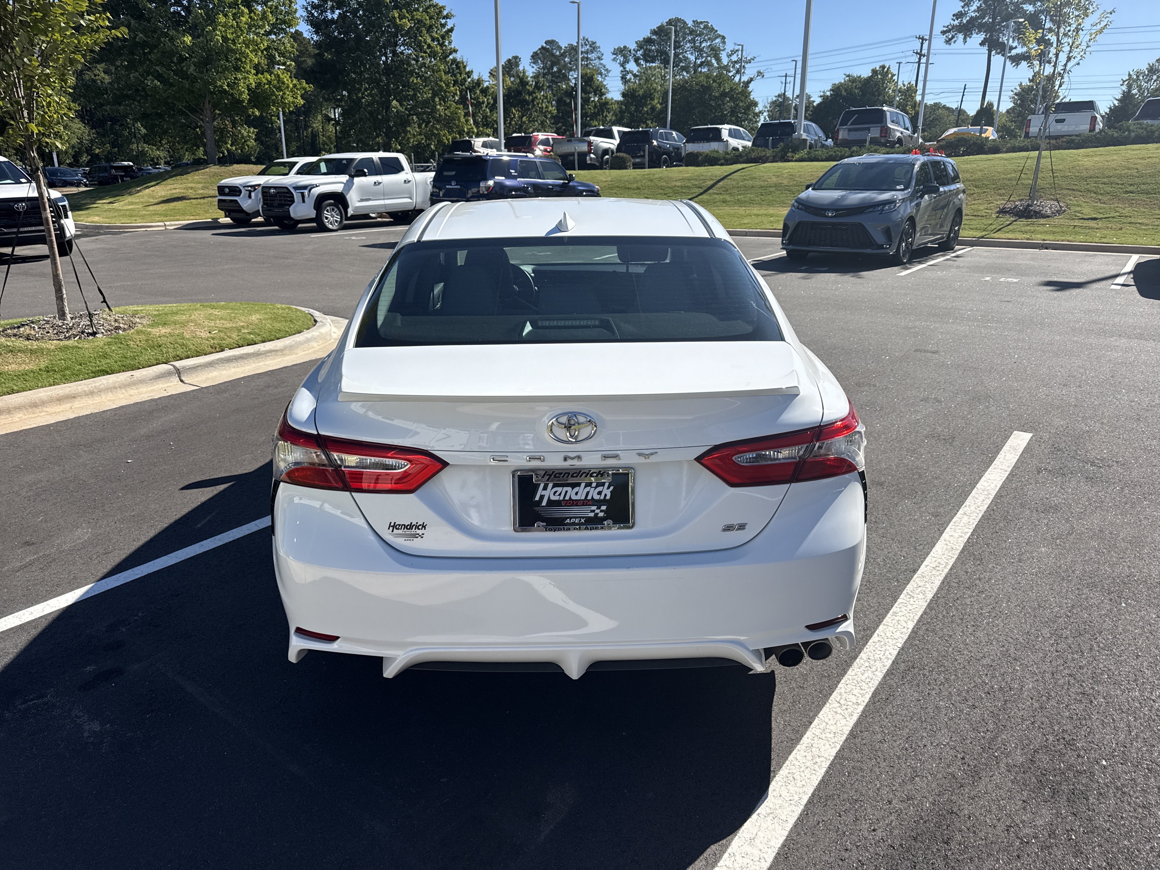 Used 2019 Toyota Camry SE FWD image 18