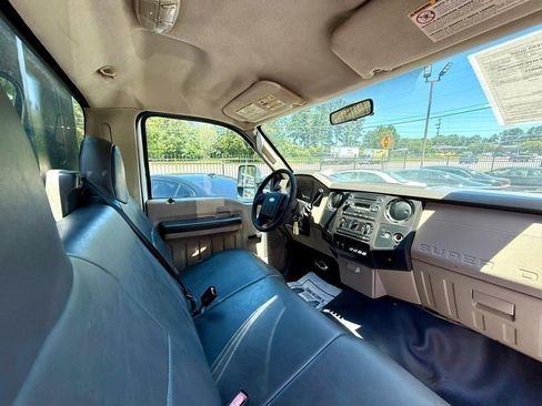 Used 2009 Ford F550 2WD Regular Cab Super Duty image 19