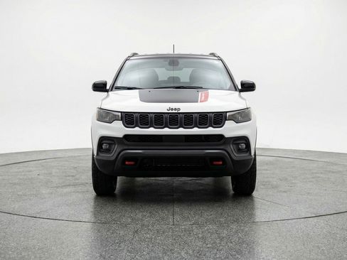 Used 2025 Jeep Compass Trailhawk AWD/4WD image 2