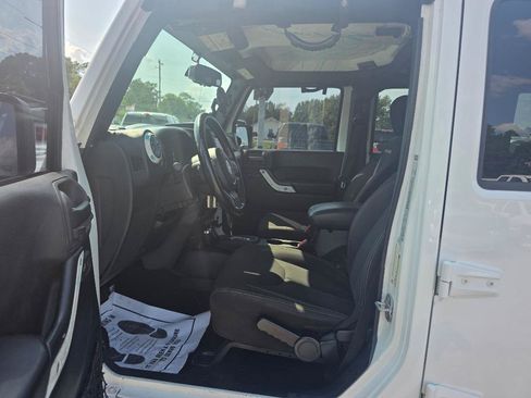 Used 2015 Jeep Wrangler Unlimited Sahara AWD/4WD image 5