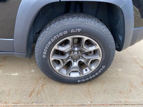 Certified 2022 Jeep Cherokee Trailhawk image 14