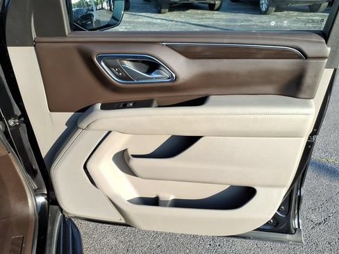 Used 2022 GMC Yukon XL SLE w/ Gmc Pro Safety Plus Package AWD/4WD image 27
