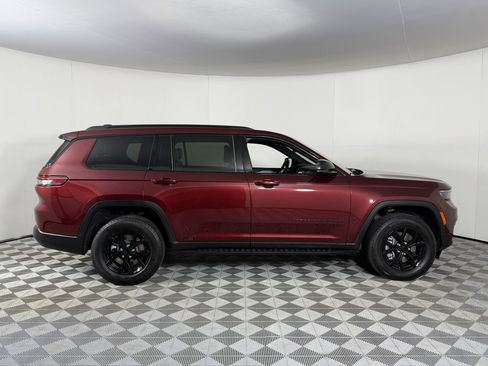 Certified 2025 Jeep Grand Cherokee L Laredo image 3