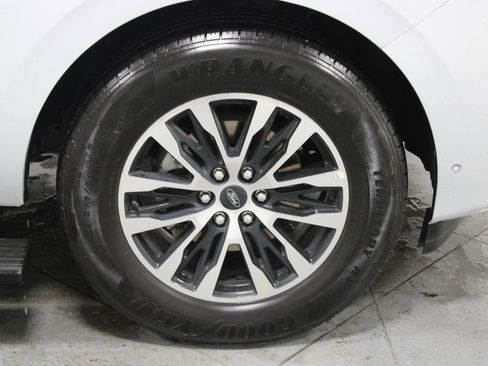 Used 2025 Ford Expedition Platinum AWD/4WD image 13