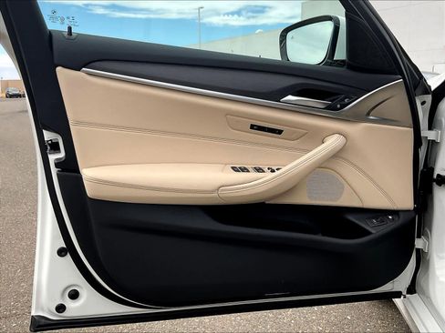 Used 2022 BMW 530e w/ Convenience Package RWD image 22
