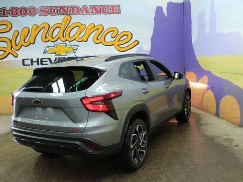 Used 2025 Chevrolet Trax RS w/ Sunroof Package image 8