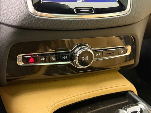 Used 2018 Volvo XC90 T6 Momentum w/ Convenience Package image 25