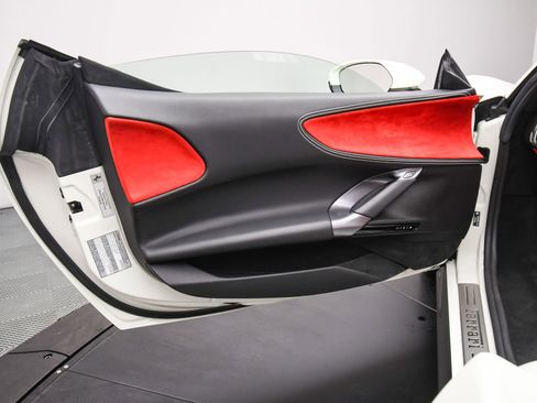 Used 2022 Ferrari SF90 Spider image 48