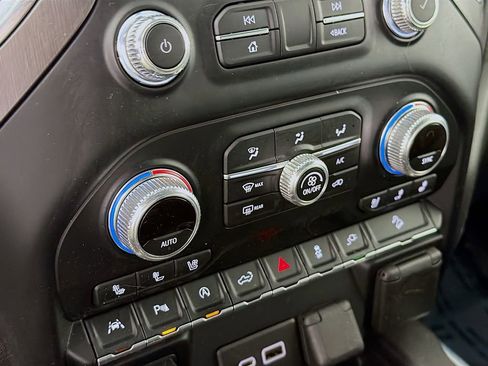 Used 2020 GMC Sierra 1500 AT4 w/ AT4 Premium Package image 19