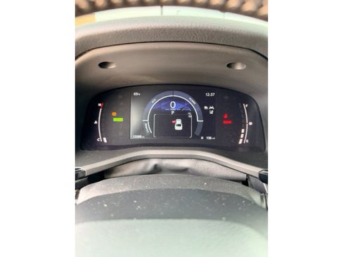 Used 2025 Toyota Camry SE FWD image 12