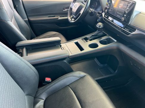 Used 2023 Toyota Sienna XSE w/ XSE Plus Package image 19