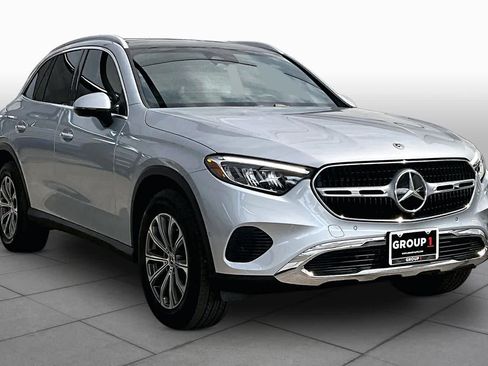 Used 2025 Mercedes-Benz GLC 300 4MATIC image 3