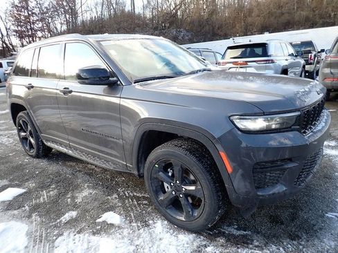 New 2025 Jeep Grand Cherokee image 9