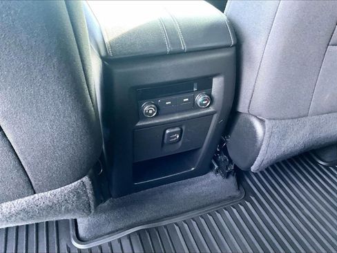 Used 2023 Chevrolet Traverse LT AWD/4WD image 29