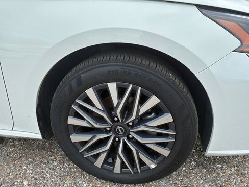 Used 2025 Nissan Altima 2.5 SV FWD image 28