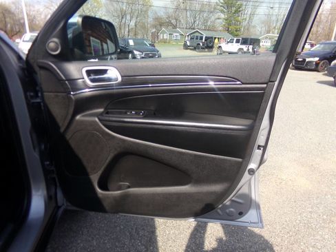 Used 2019 Jeep Grand Cherokee Limited image 40