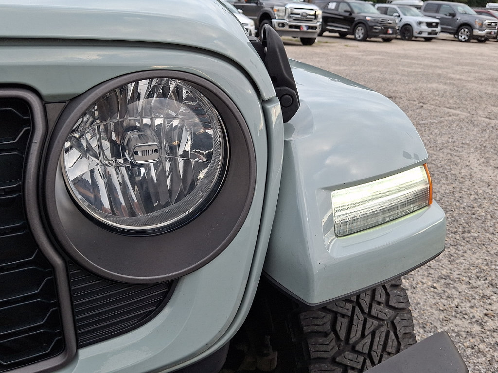 Used 2024 Jeep Wrangler Unlimited w/ Convenience Group AWD/4WD image 10