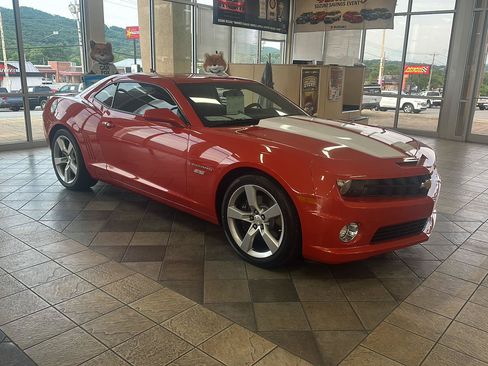 Used 2011 Chevrolet Camaro SS RWD image 7