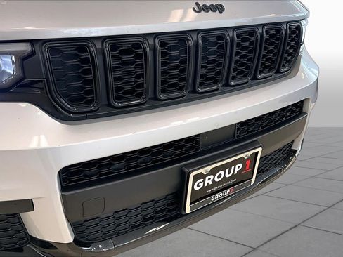 Used 2023 Jeep Grand Cherokee L Laredo AWD/4WD image 29