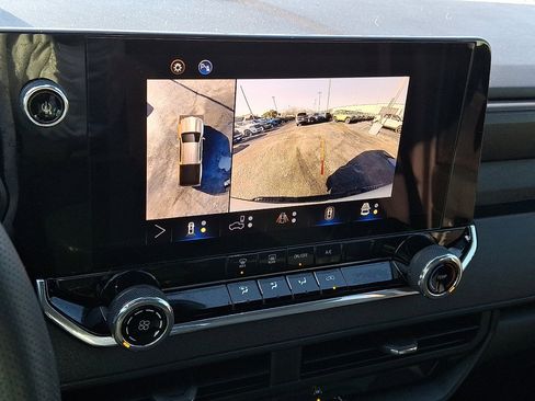 Used 2024 Chevrolet Colorado Trail Boss w/ Technology Package image 27