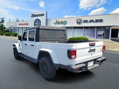 Certified 2023 Jeep Gladiator Sport AWD/4WD image 3