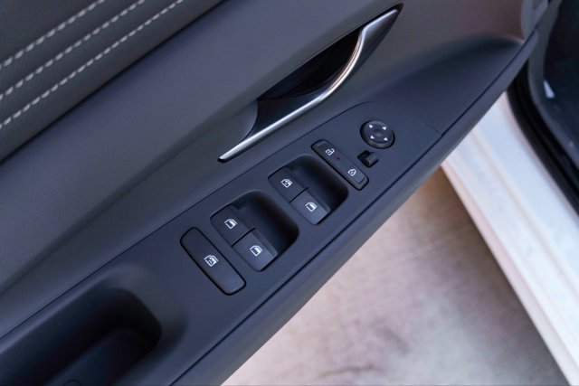 New 2025 Hyundai Elantra SEL FWD image 43