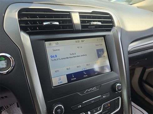 Used 2020 Ford Fusion SE image 23