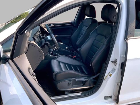 Used 2017 Volkswagen GTI SE FWD image 8
